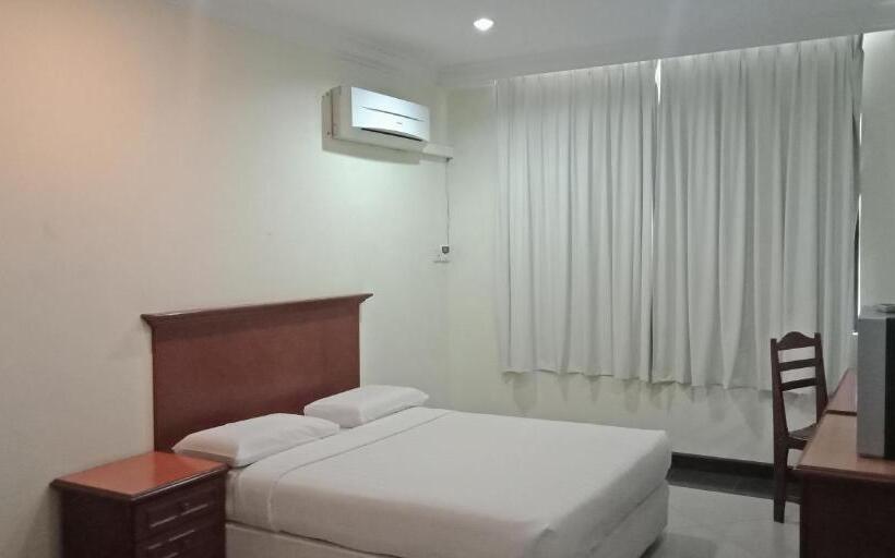 חדר משפחתי, The Upper Deck