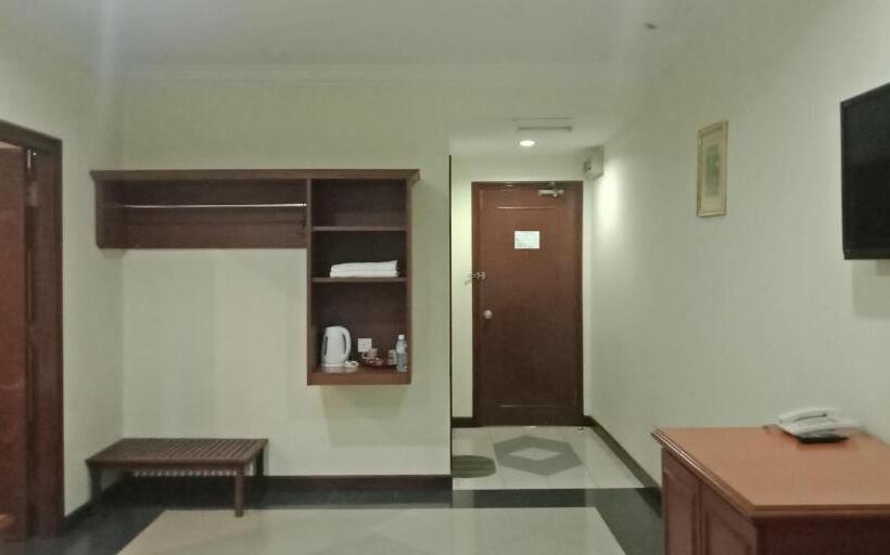 اتاق خانوادگی, The Upper Deck