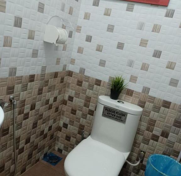 غرفة قياسية, Aban Transit House