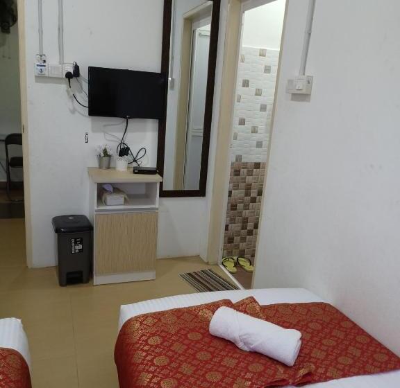 غرفة قياسية, Aban Transit House