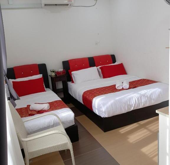 غرفة قياسية ثلاثية, Aban Transit House