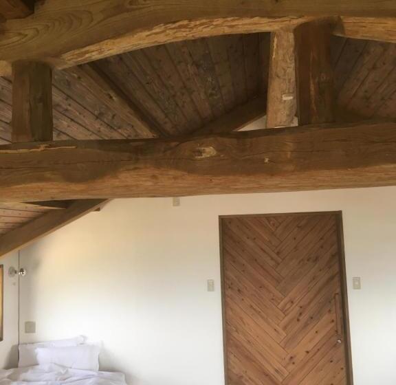 اتاق استاندارد چهار تخته, Socket