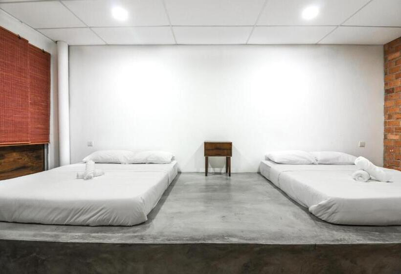 غرفة عائلية, Urbanstay Industrial