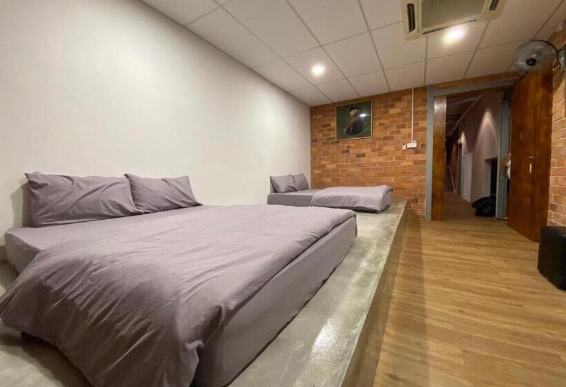 غرفة عائلية, Urbanstay Industrial