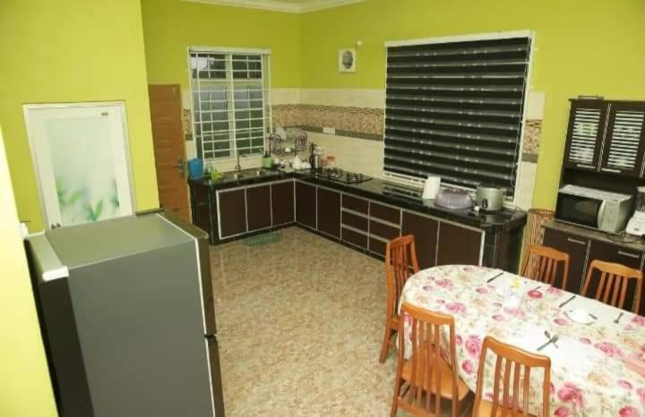 סוויטת 3 חדרי שינה, Airport Kota Bharu Roomstay & Riverside Homestay