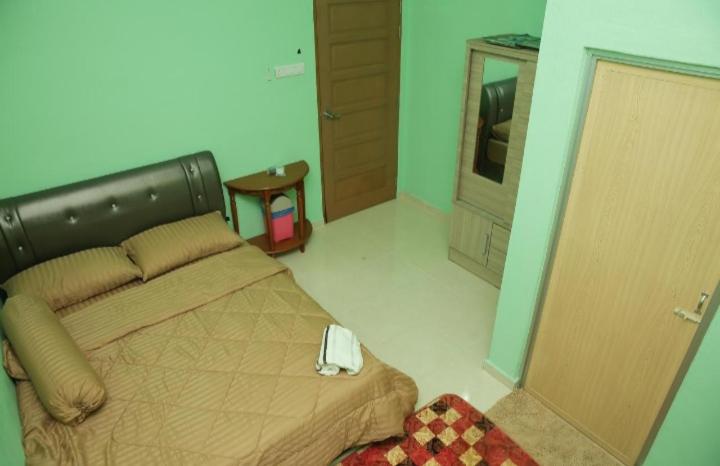 3 Bedroom Suite, Airport Kota Bharu Roomstay & Riverside Homestay
