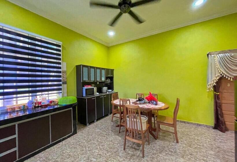 جناح 3 غرف نوم, Airport Kota Bharu Roomstay & Riverside Homestay