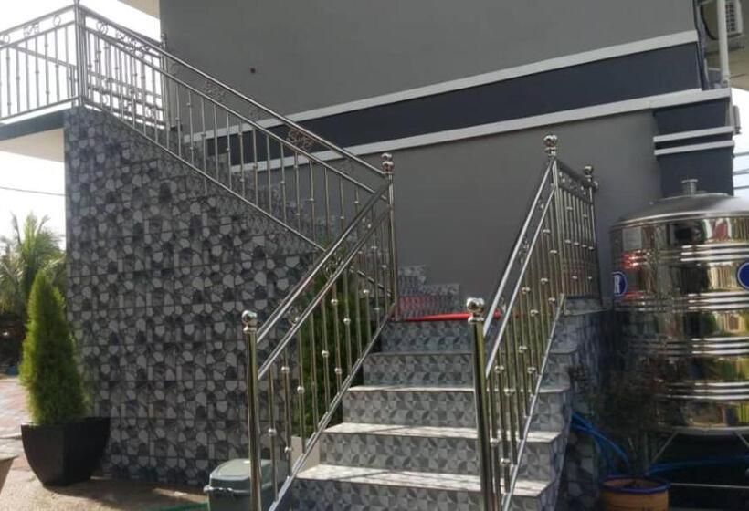 اتاق استاندارد سه تخته با بالکن, Airport Kota Bharu Roomstay & Riverside Homestay