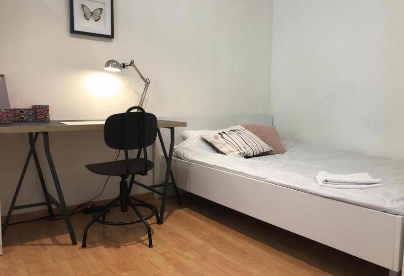 استودیوی استاندارد, Chaka Apartments