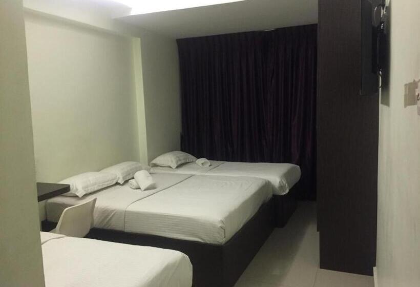 חדר משפחתי, Desa House