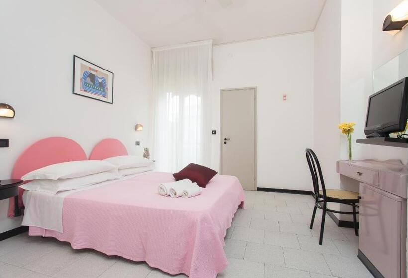 اتاق استاندارد سه تخته با بالکن, Joli