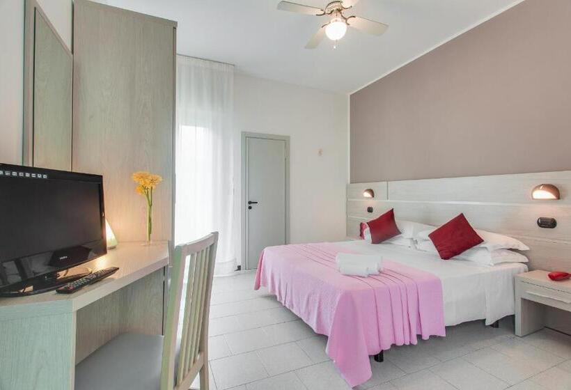 اتاق استاندارد چهارنفره با بالکن, Joli