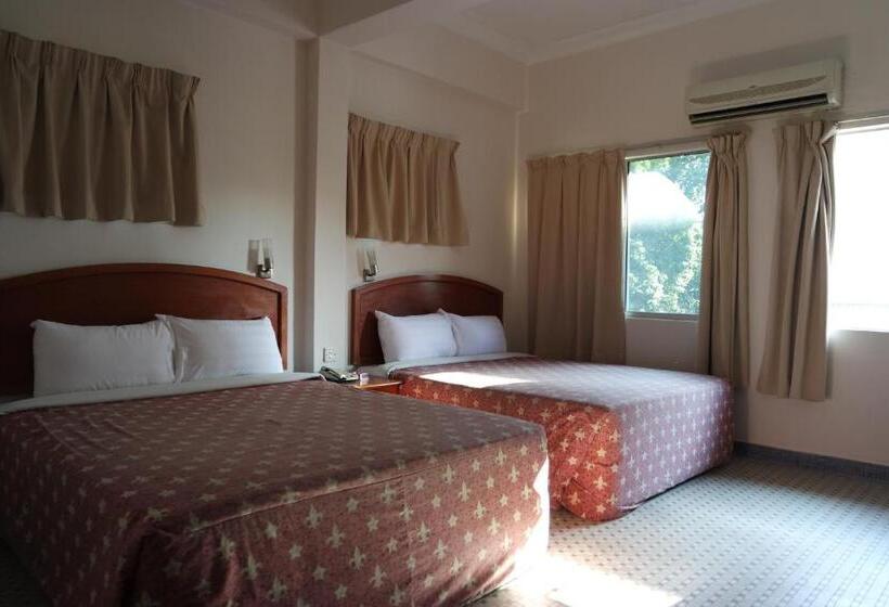 חדר סופריור לשלושה, New Caspian