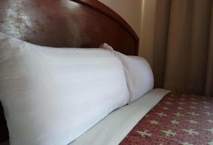 חדר סופריור לשלושה, New Caspian