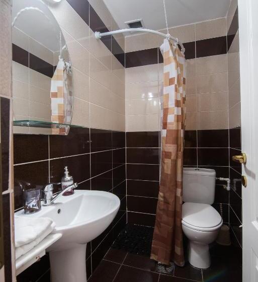 غرفة قياسية ثلاثية مزودة بشرفة, Casa 4 Odăi