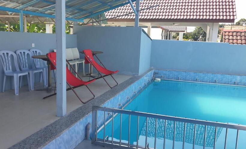 Дом 3 Спальни, Mri Residence   Homestay In Sg Buloh With Swimming Pool   No Pork&alcohol Allowed