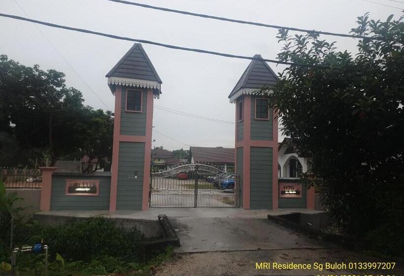 Дом 3 Спальни, Mri Residence   Homestay In Sg Buloh With Swimming Pool   No Pork&alcohol Allowed