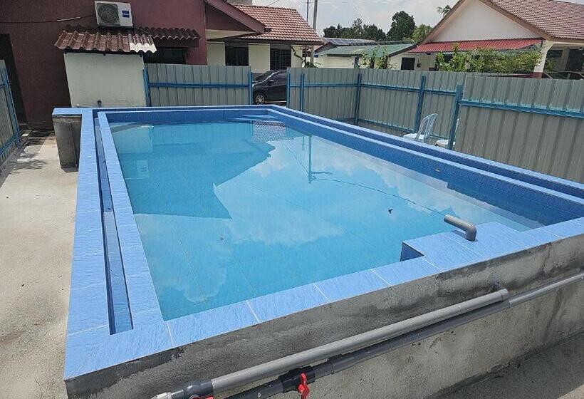 Дом 2 Спальни, Mri Residence   Homestay In Sg Buloh With Swimming Pool   No Pork&alcohol Allowed