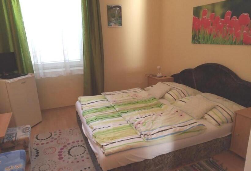 חדר סטנדרט לשלושה, Penzion Rose