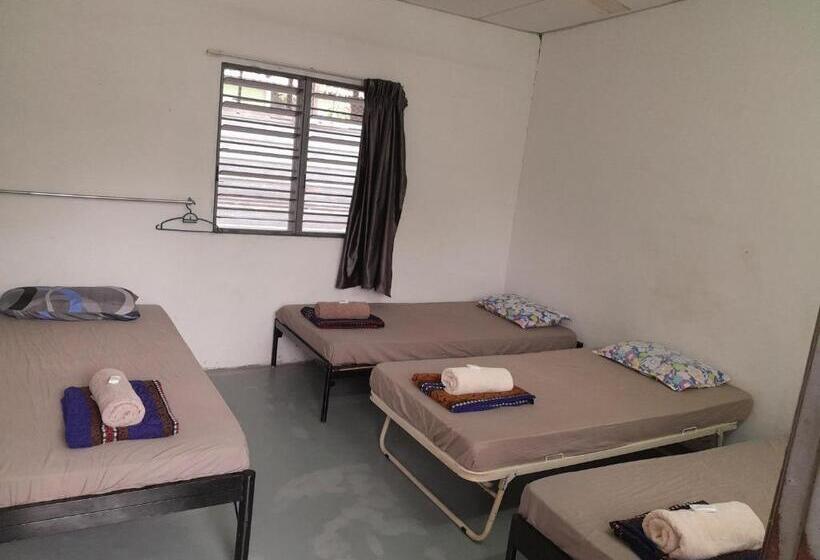 חדר קלאסי לארבעה, Tony’s Guesthouse At Teluk Bahang