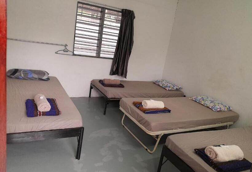 חדר קלאסי לארבעה, Tony’s Guesthouse At Teluk Bahang