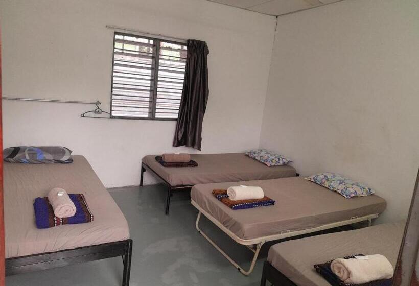 חדר קלאסי לארבעה, Tony’s Guesthouse At Teluk Bahang