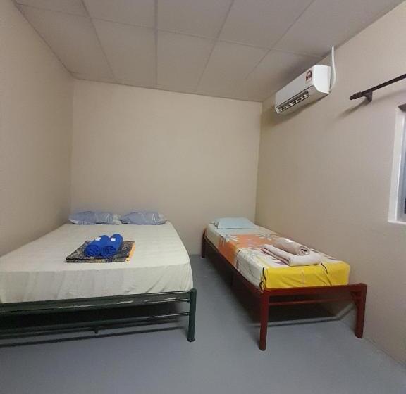 חדר דלוקס לשלושה, Tony’s Guesthouse At Teluk Bahang