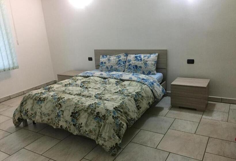 חדר משפחתי, Villa Althea