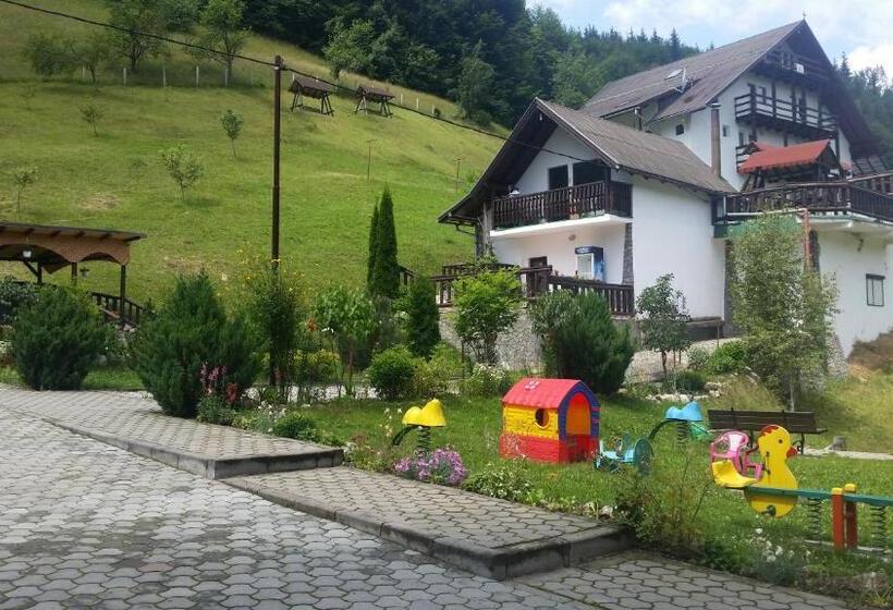 ‫فيلا غرفة نوم واحدة, Pensiunea La Mamaie