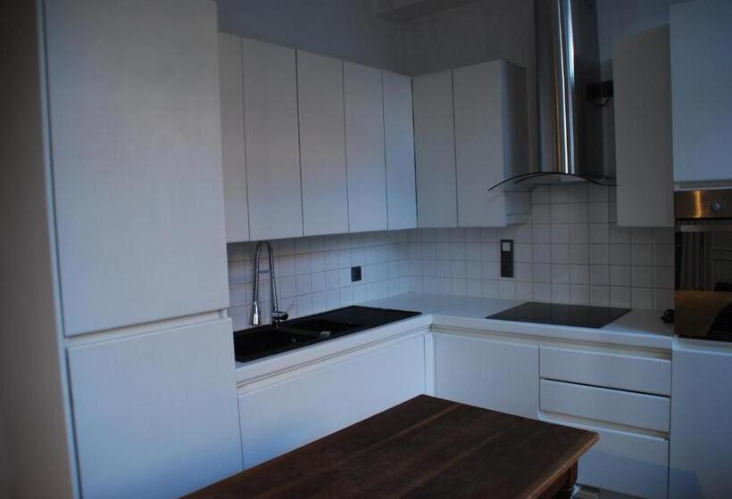 חדר משפחתי, Skindles Guesthouse