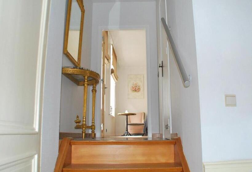 חדר משפחתי, Skindles Guesthouse