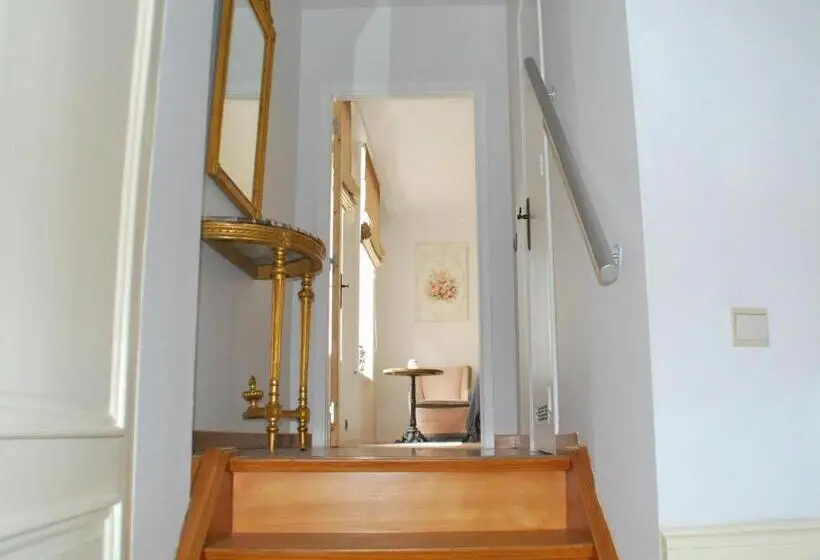 اتاق خانوادگی, Skindles Guesthouse