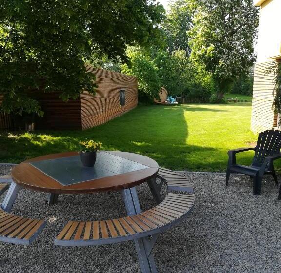 חדר משפחתי, Skindles Guesthouse