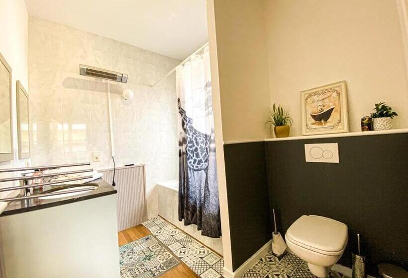 חדר משפחתי, Skindles Guesthouse