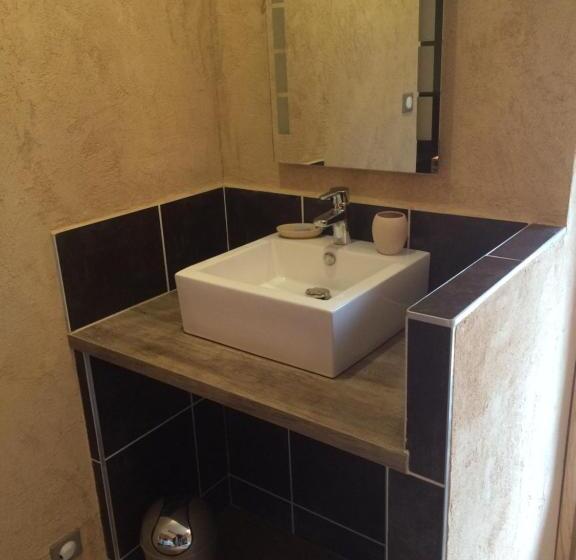 غرفة قياسية, Quinte Et Sens