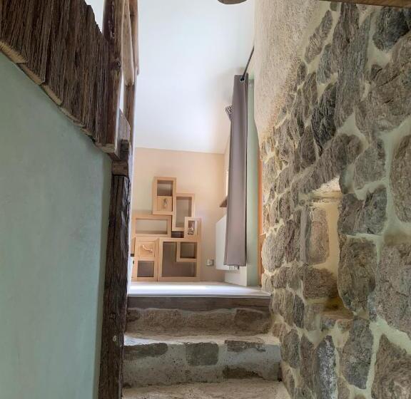 جناح مطلّ علي الجبل, Quinte Et Sens