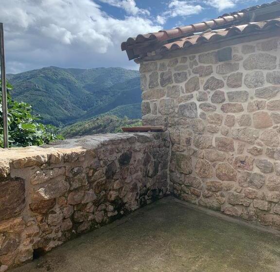 جناح مطلّ علي الجبل, Quinte Et Sens