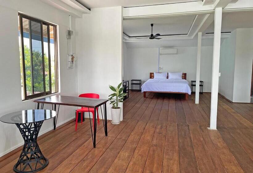 اتاق لوکس, Garden Riverside