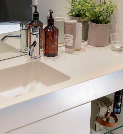 Capsule, Lylo Brisbane