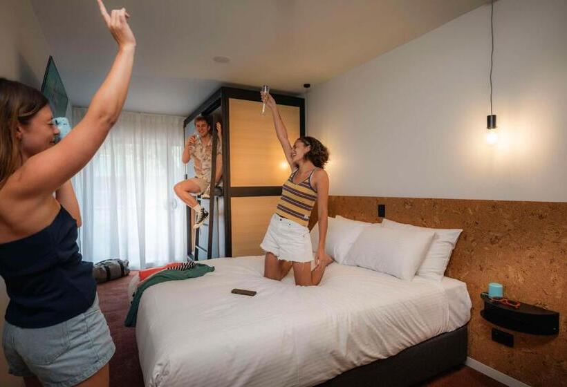 חדר משפחתי, Lylo Brisbane