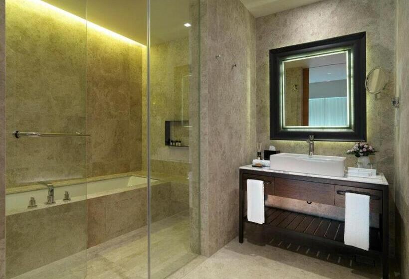 استودیوی استاندارد, Lanson Place Bukit Ceylon