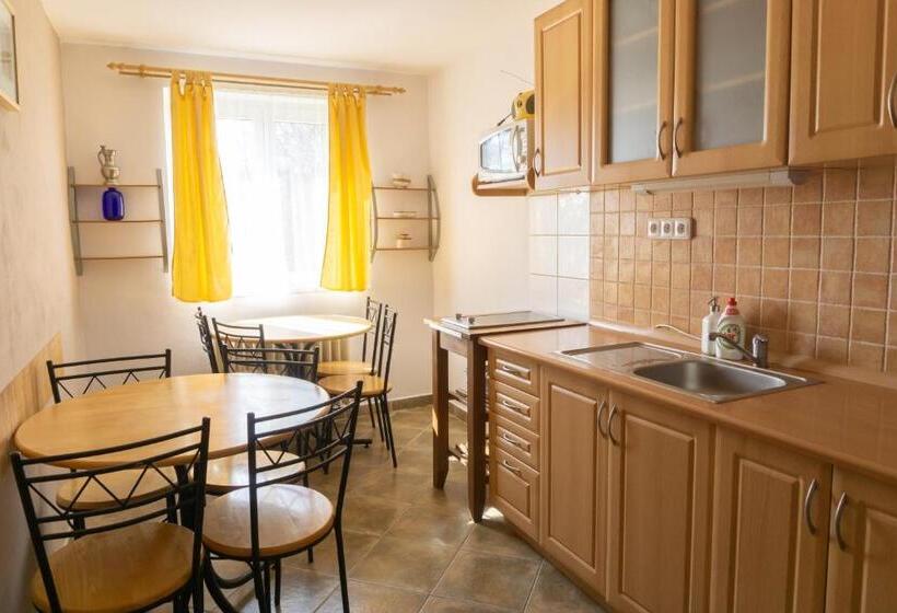 패밀리 룸, Pension čeri