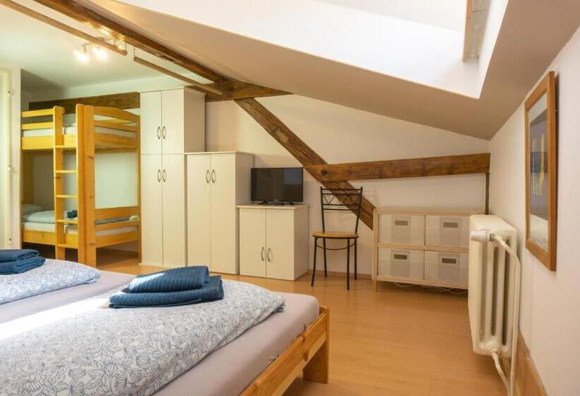 패밀리 룸, Pension čeri