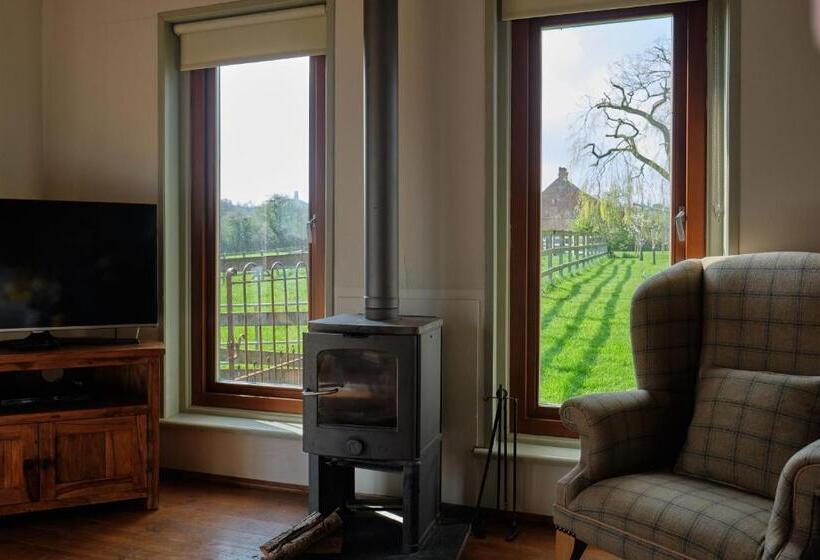 Хижина, Middlewick Holiday Cottages
