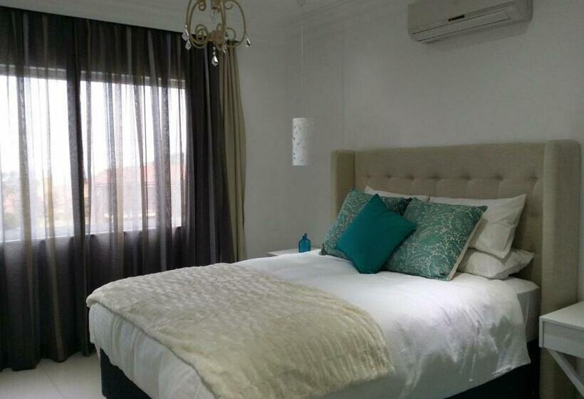 디럭스 룸, 34 On Milkwood