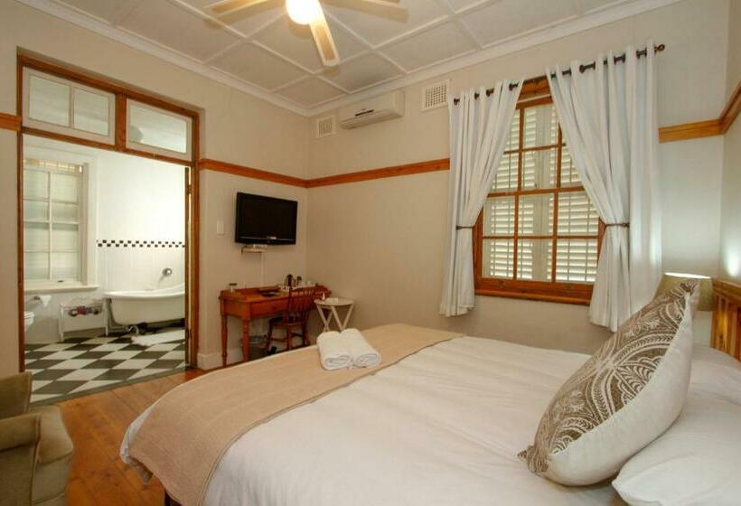 标准间, Coweys Corner