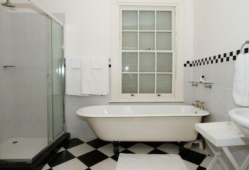 标准间, Coweys Corner