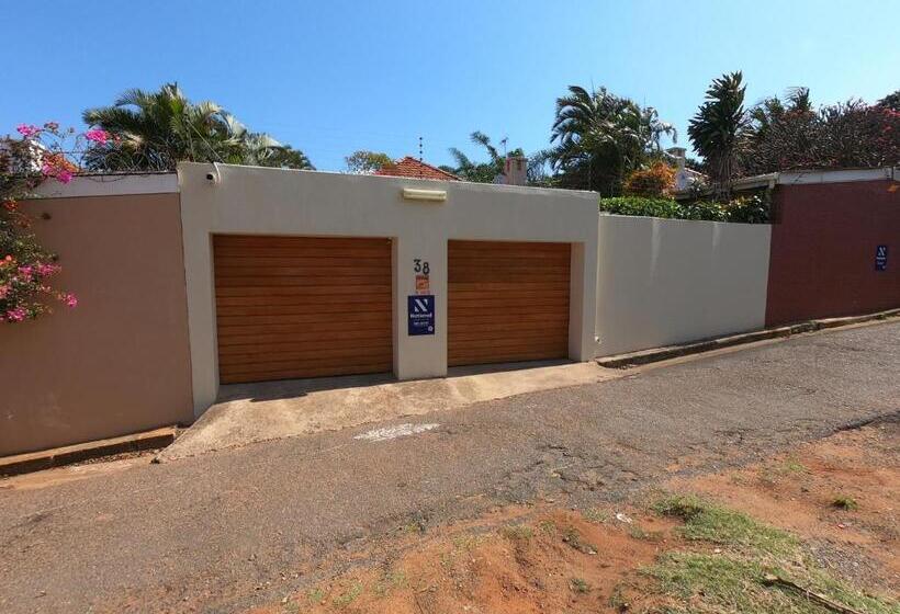 家庭间, Coweys Corner