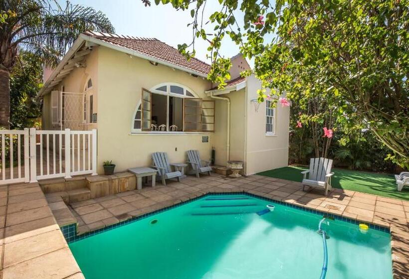 غرفة عائلية, Coweys Corner