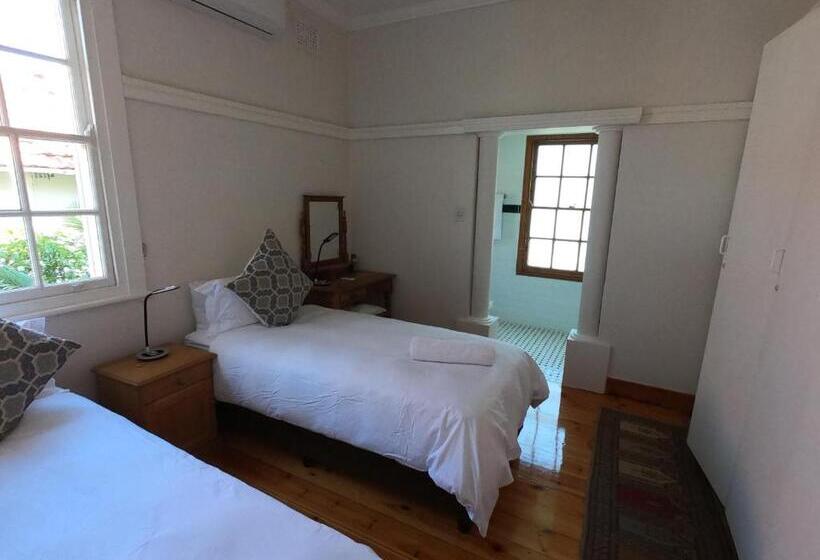 家庭间, Coweys Corner